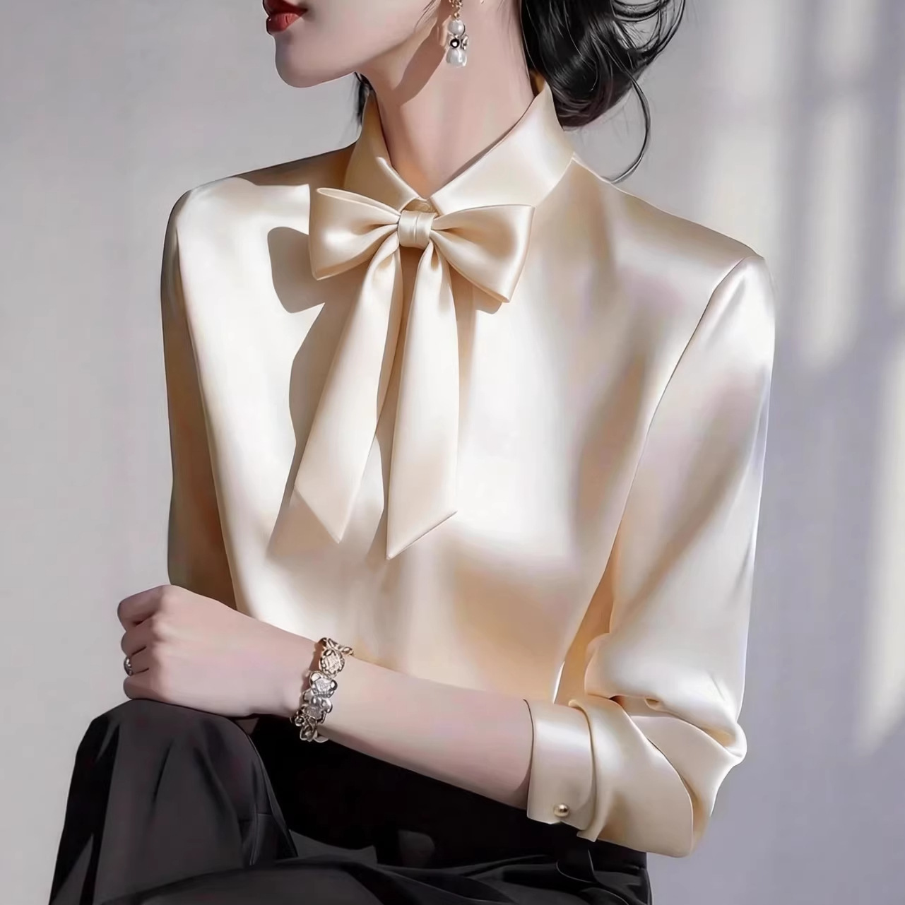 Satin Bow Tie - Damen-Satinbluse mit Schleifenkragen, Langarm, Knopfmanschette, Elegantes