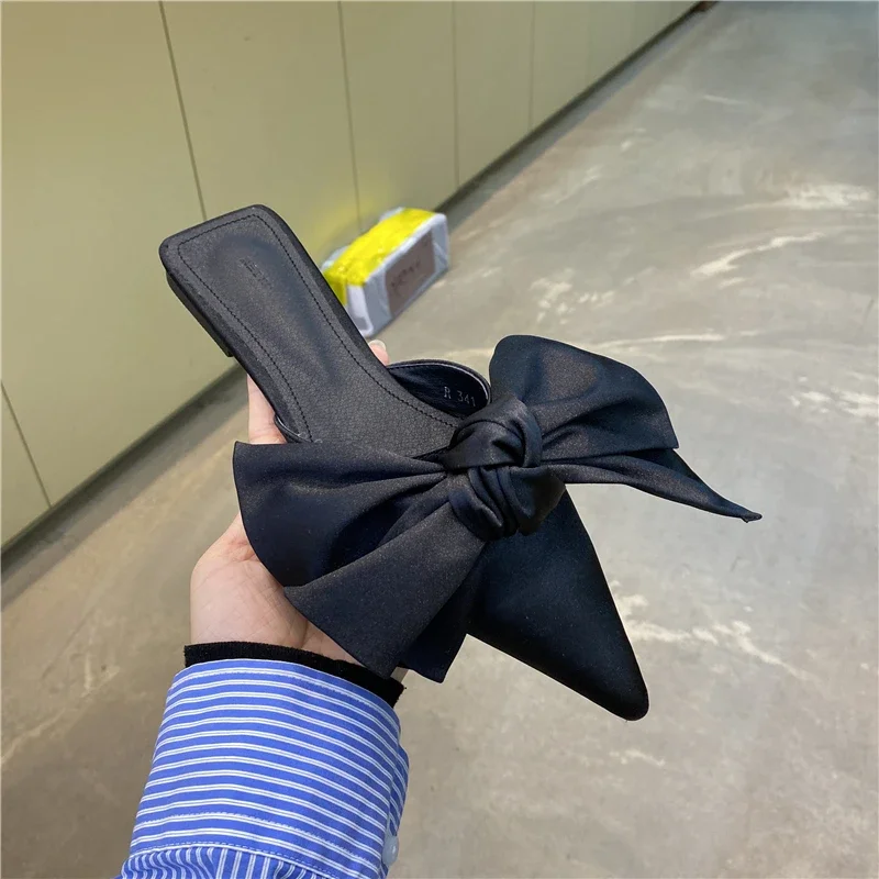 Damen-Sandalen mit Übergroßer  – Satin Bow Tie Bewertung und Preis