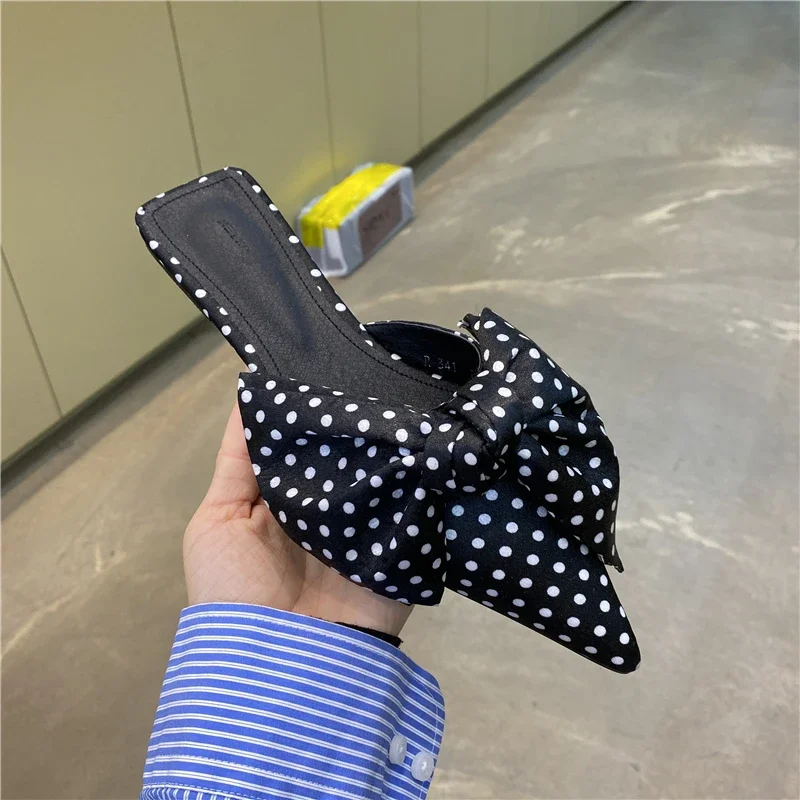 Damen-Sandalen mit Übergroßer  – Satin Bow Tie Bewertung und Preis